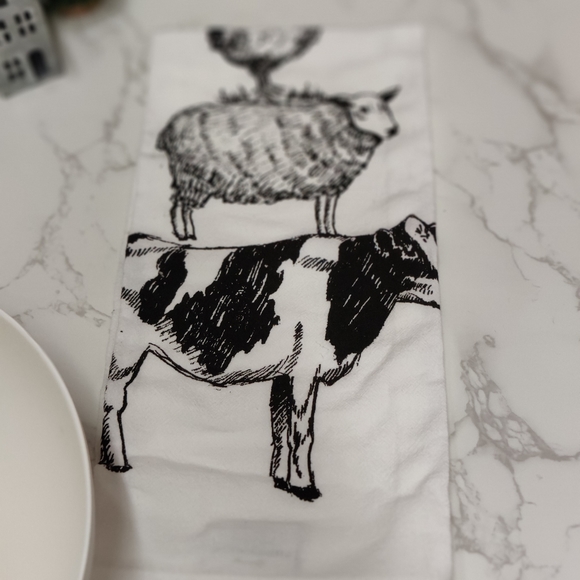 CHRISTMAS FOREST KITCHEN GIFT BOWL! FOUR HAND TOWELS AND AVEDA PRODUCTS. - Picture 6 of 8